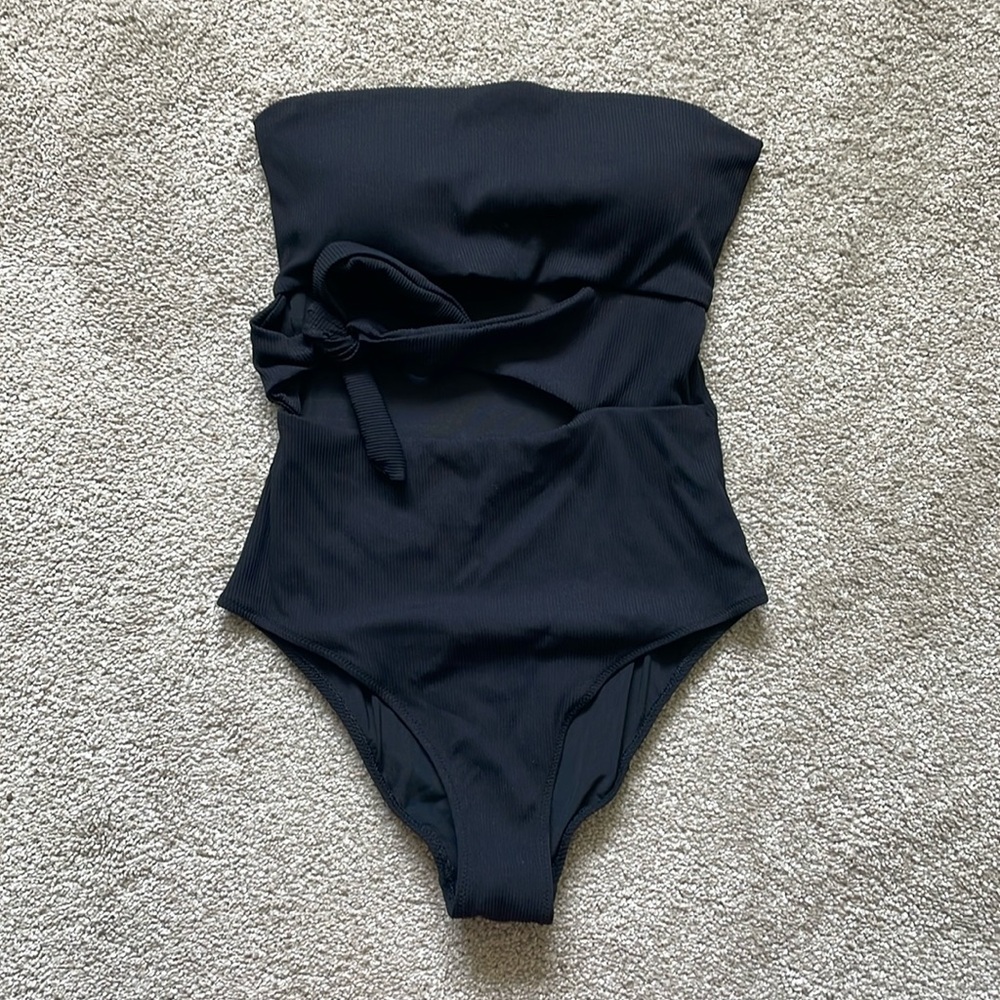 Aerie strapless with cutouts M